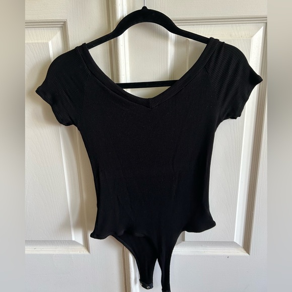 Lulu’s Sandpiper Black Ribbed Bodysuit, Size M - Picture 4 of 5